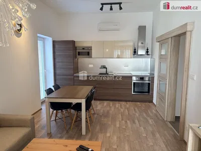 Keuken; keukenapparatuur, natuurlijk licht, moderne stijl