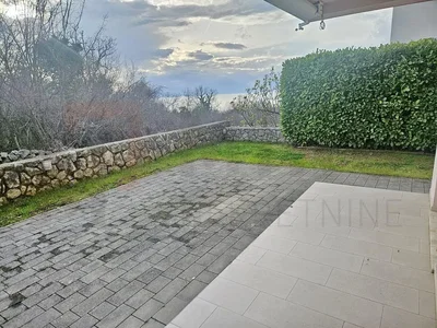Terasa; dlažba, výhled