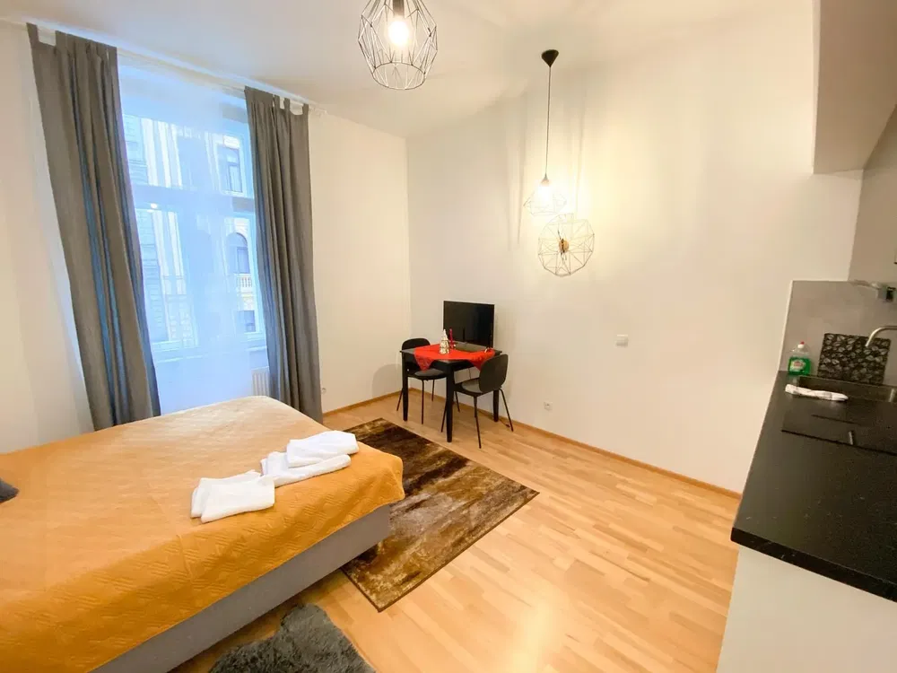 Schlafzimmer; blick, holzboden, tageslicht, moderner stil