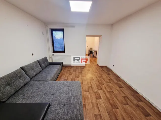 Wohnzimmer; holzboden, tageslicht