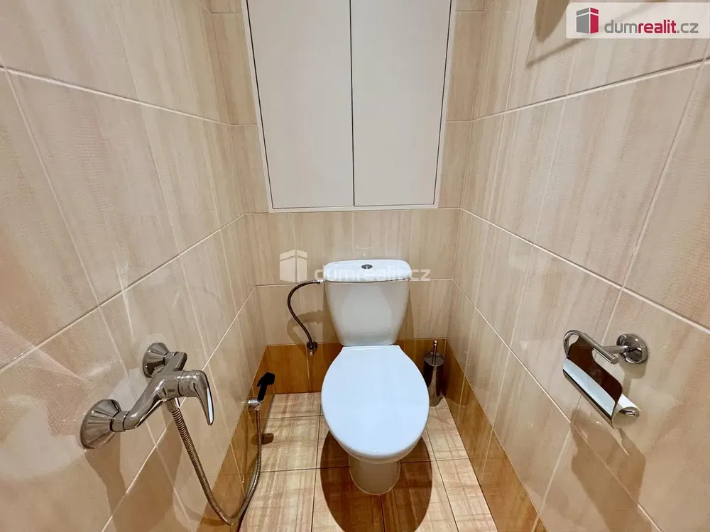 Toilette; fliesenboden