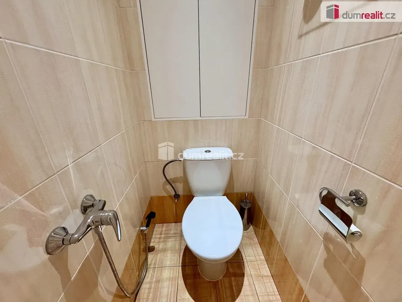 Toilette; fliesenboden