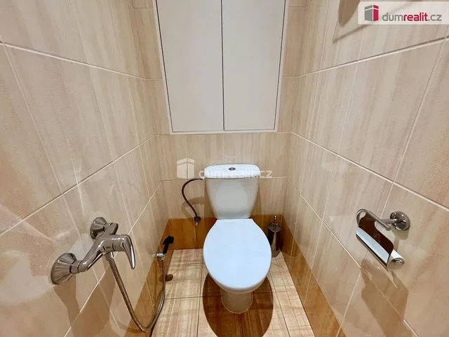 Toilette; fliesenboden