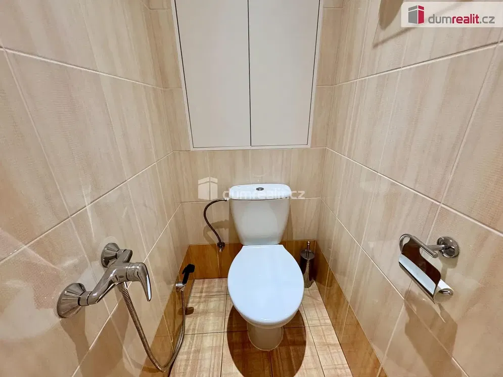 Toilette; fliesenboden