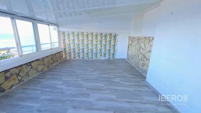 Terrasse; vue, carrelage, lumière naturelle