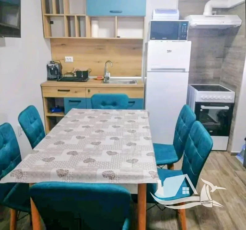 Mutfak; mutfak aletleri, fayans zemin