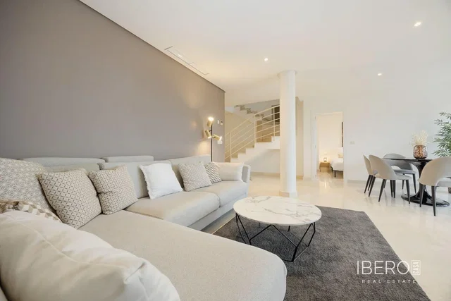 Wohnzimmer; tageslicht, moderner stil