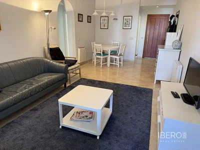 Oturma odası; doğal ışık, modern stil