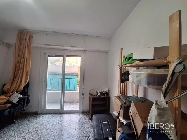 Outro; precisa de renovação, luz natural