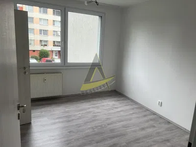 Schlafzimmer; blick, fliesenboden, tageslicht, renoviert
