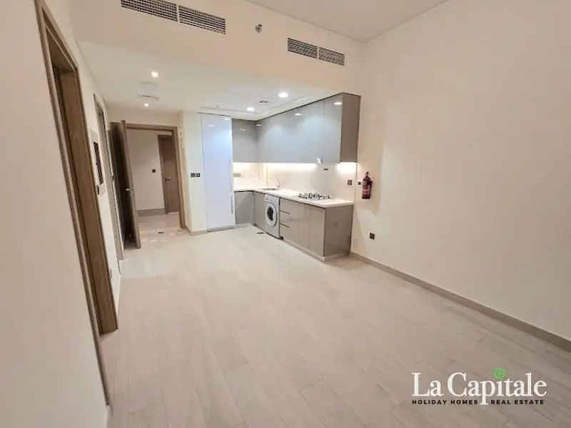Cuisine; électroménager, parquet, lumière naturelle, rénové