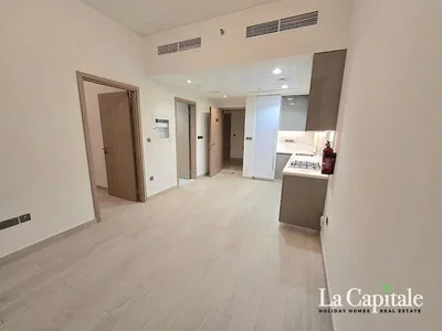 Salon; parquet, lumière naturelle, rénové