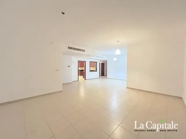 Σαλόνι; πλακάκια, φυσικό φως