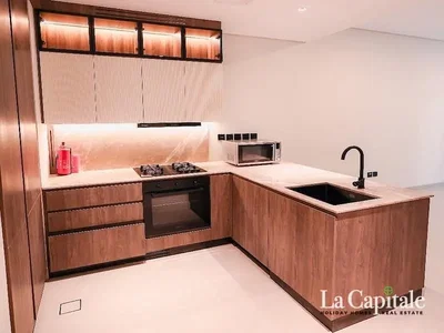 Cuisine; électroménager, rénové, lumière naturelle