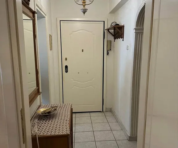 Szatnia; podłoga z płytek