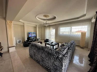 Dnevna soba; pločice, prirodno svjetlo, moderni stil, pogled