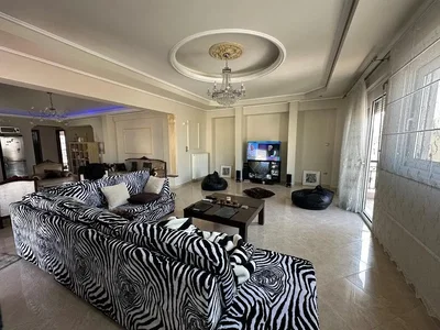 Dnevna soba; pločice, prirodno svjetlo, moderni stil