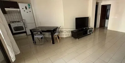 Mutfak; fayans zemin, mutfak aletleri