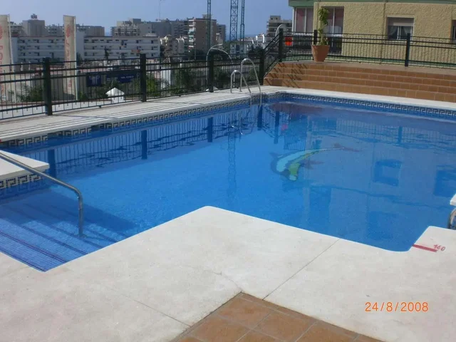 Terras; uitzicht, tegelvloer, natuurlijk licht