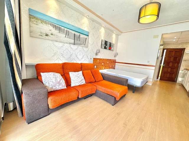 Living room; modern style, natural light