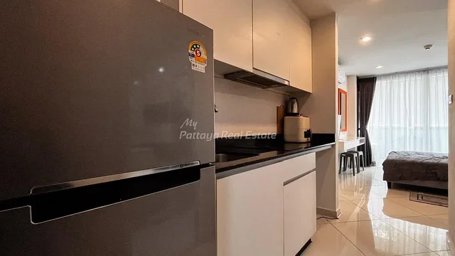 Кухиња; кухињски апарати, плочице, природно светло