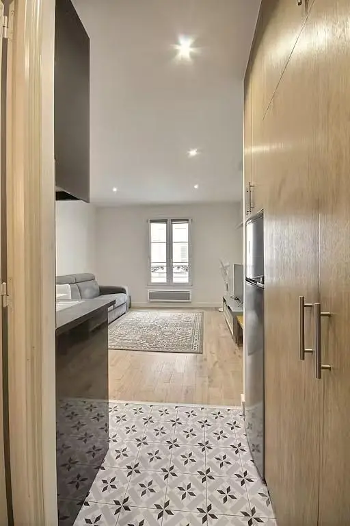 Salon; parquet, lumière naturelle, style moderne