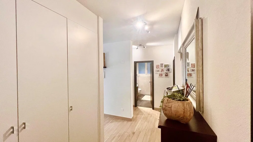 Vestiaire; parquet, lumière naturelle
