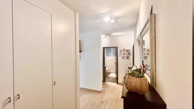 Vestiaire; parquet, lumière naturelle