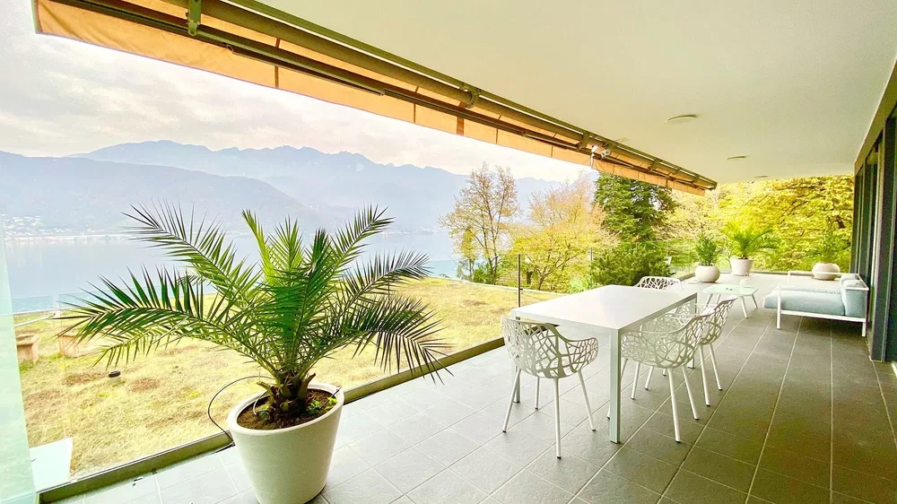 Terrasse; vue, carrelage, lumière naturelle