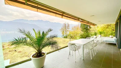 Terrasse; vue, carrelage, lumière naturelle