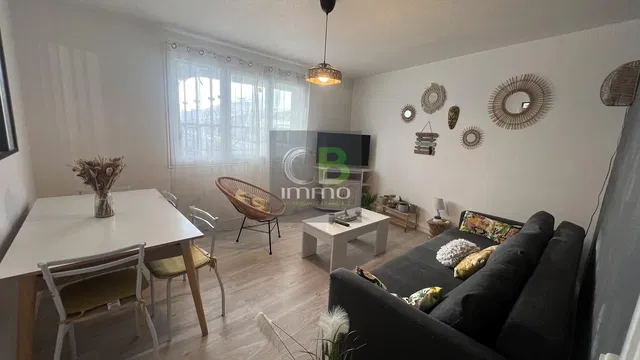 Dnevni boravak; moderan stil, prirodna svjetlost, drveni pod