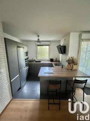 Кухиња; кухињски апарати, природно светло, модерни стил, плочице