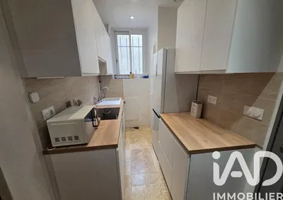 Кухиња; кухињски апарати, плочице, реновиран, природно светло, модерни стил