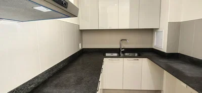 Kuhinja; kuhinjski aparati, talne ploščice, po prenovi