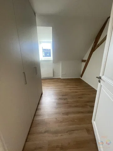 Dječja soba; drveni pod, prirodna svjetlost