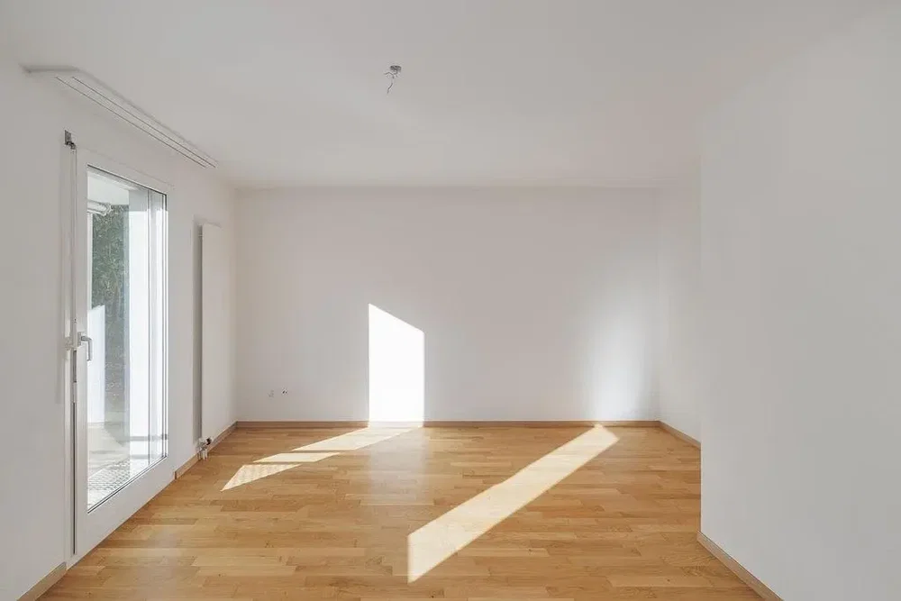 Wohnzimmer; tageslicht, holzboden