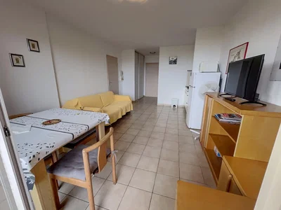 Dnevna soba; pločice, prirodno svjetlo