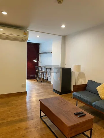 Dnevni boravak; drveni pod, prirodna svjetlost