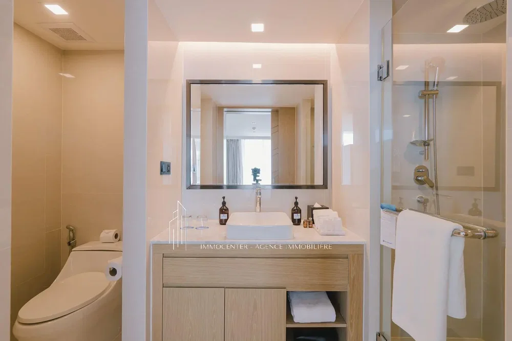 Badezimmer; renoviert, tageslicht, moderner stil