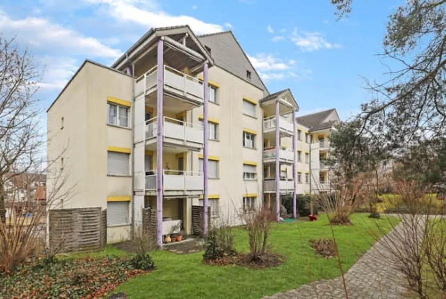 Haus und umgebung; tageslicht