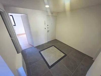 Vestiyer; fayans zemin