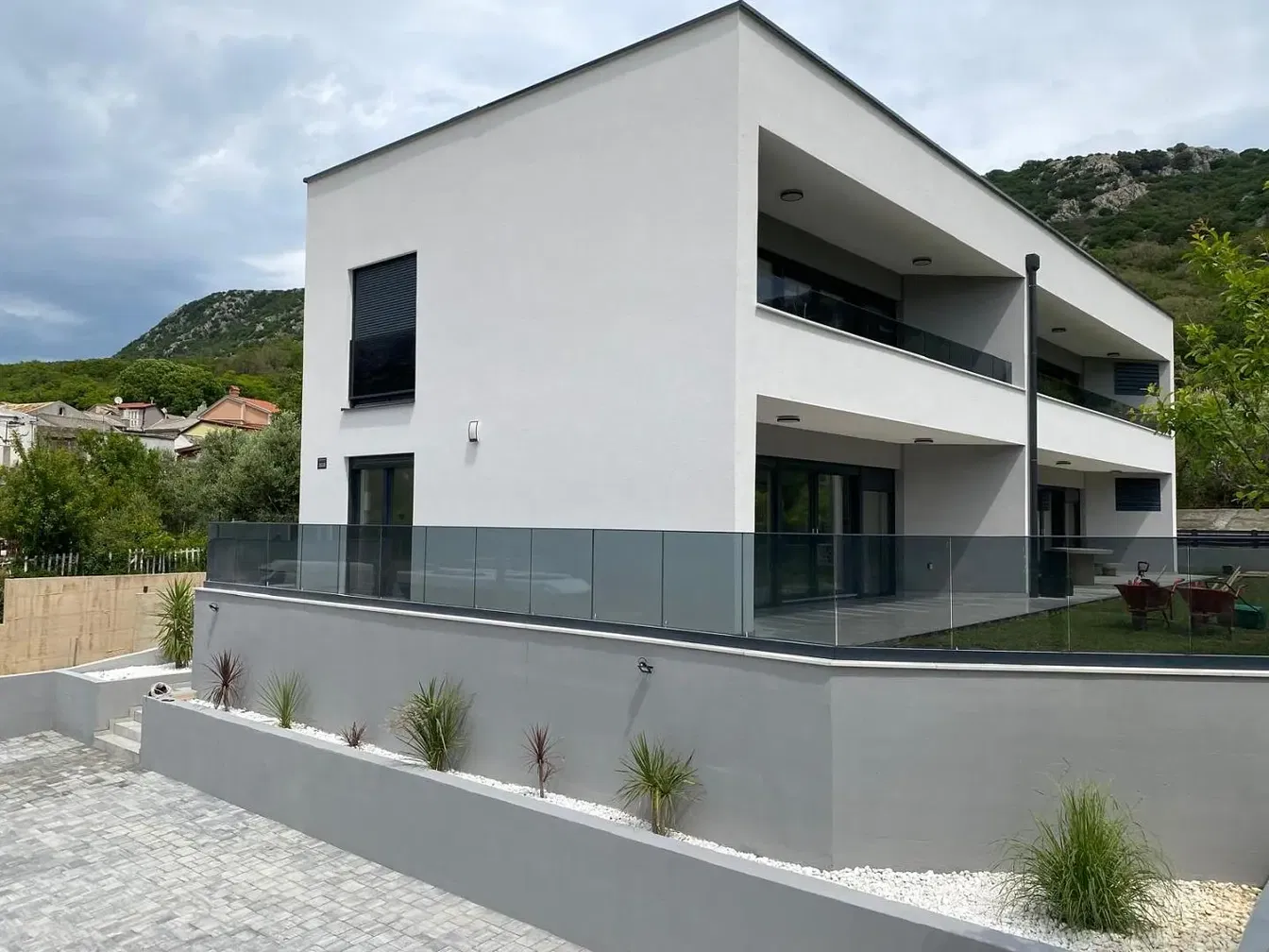 Кућа и околина; поглед