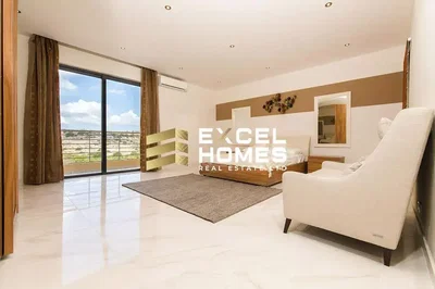 Salon; vue, lumière naturelle, carrelage