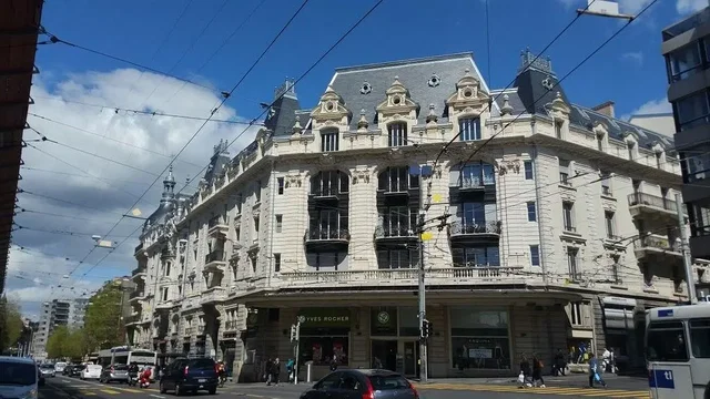 House and surroundings; view, commercial