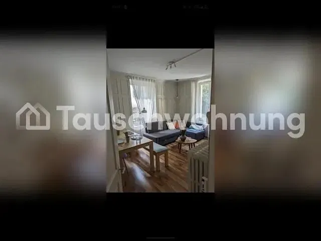 Soggiorno; luce naturale, pavimento in legno