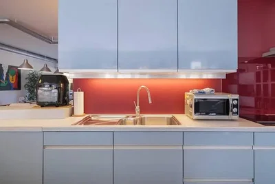 Кухиња; кухињски апарати, реновиран, природно светло