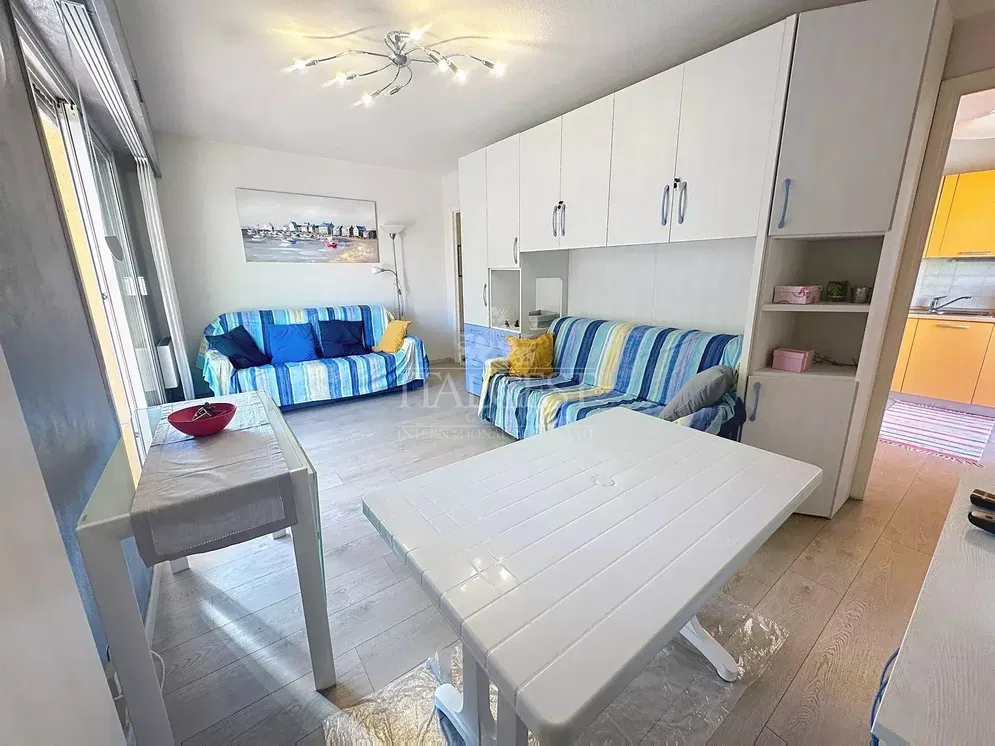 Дневна соба; природно светло, модерни стил, дрвени под