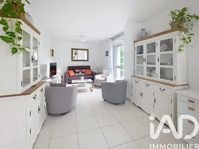 Дневна соба; природно светло, плочице, модерни стил