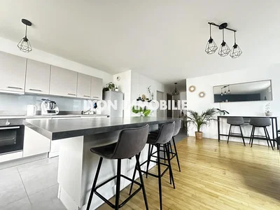 Mutfak; mutfak aletleri, doğal ışık, modern stil