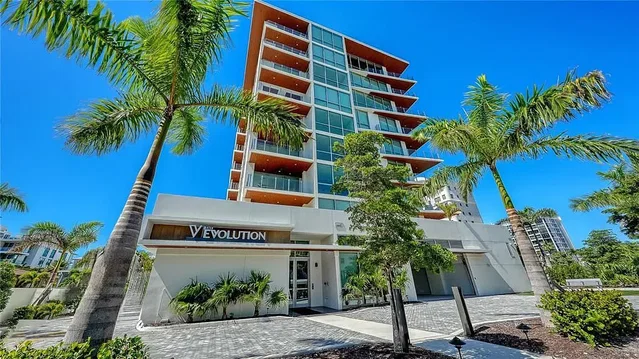 Casa y alrededores; vista